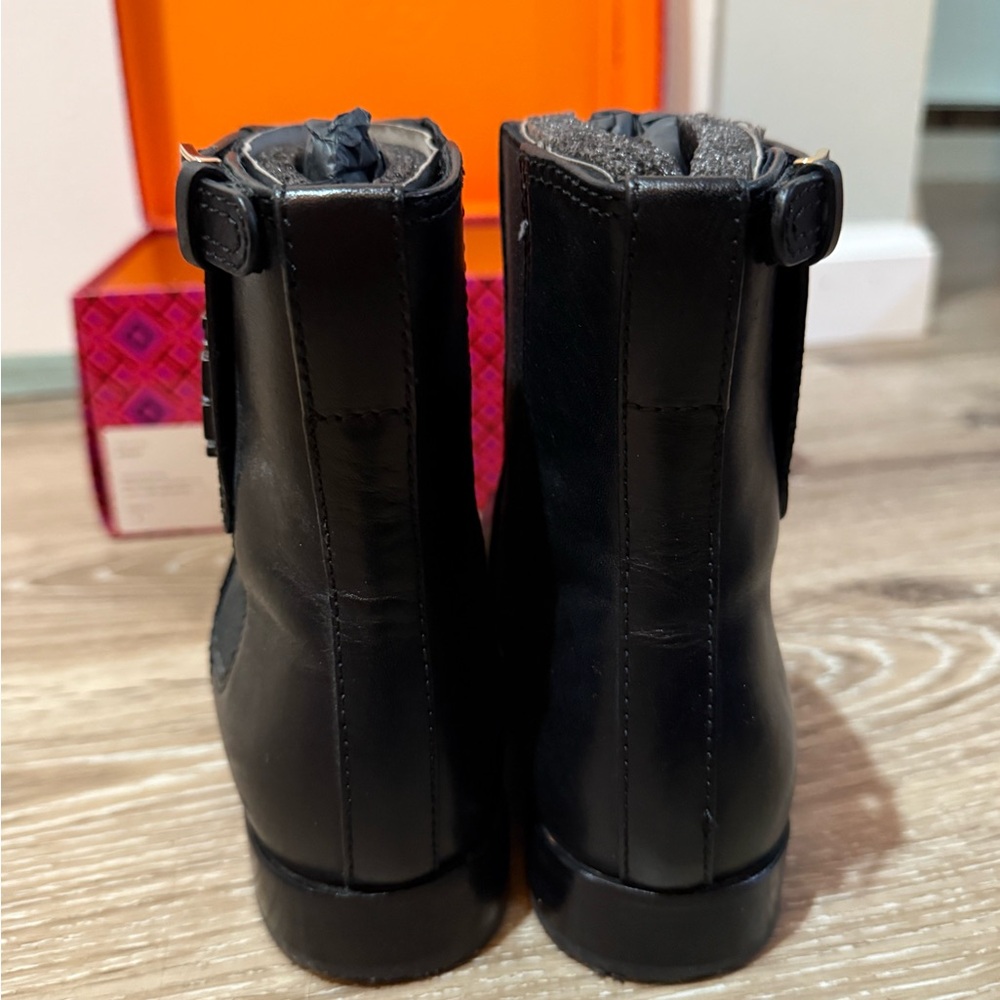 EUC Tory Burch Black Leather Boots Sleek Design with Box and Dust Bag - Picture 6 of 10